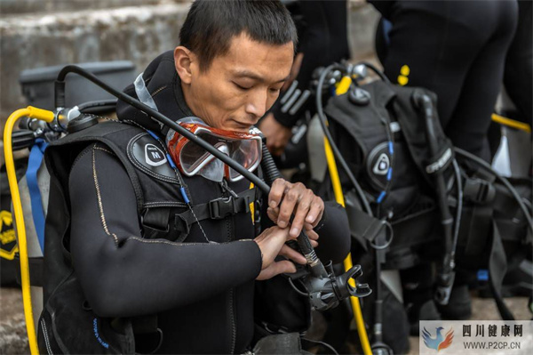 贵州43岁救援队长景区作业遇难：下水10分钟后失联，疑遭遇暗流撞上硬物昏迷失去呼吸(图1)